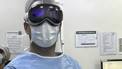 Videón, ahogy az Apple Vision Pro headsettel műtenek meg valakit