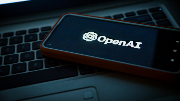 Kiszivárogtak az OpenAI új hardverének részletei: ilyen lehet a ChatGPT-t futtató okoseszköz kép