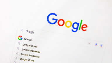 A Google már a kereséshez feltöltött képeidet is AI-tanításra használná kép