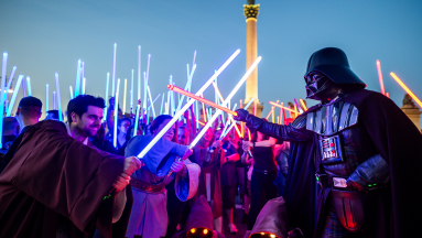 Így borították fényárba a Hősök terét a magyar Star Wars-rajongók kép