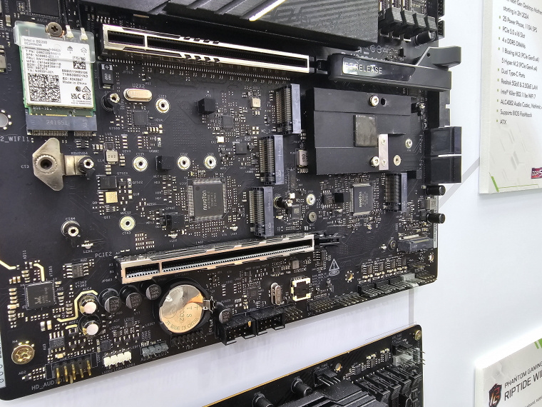 Akár 10 M.2 SSD-t is bele tudsz pakolni a Nova WIFI lapba