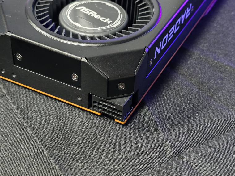 12VHPWR és Radeon GPU? - már ilyet is kapsz, ha szűkös a helyed