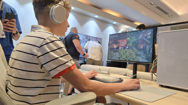 Headsetet és széket készített a legszebb PC-s házak gyártója kép