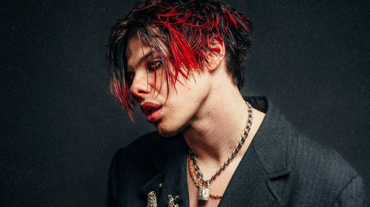 Yungblud felhívott a színpadra egy magyar lányt, aki kapott egy gitárt, és lenyomhatta a koncert következő dalát bevezetőkép