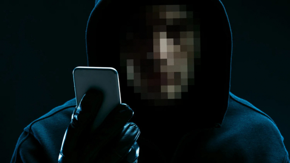 Ellepték a Facebookot a mesterséges intelligenciával gyártott kamu online boltok hirdetései kép