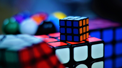 Döbbenetes, milyen sebességgel rakja ki a Rubik-kockát ez a robot