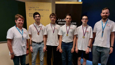 Eddigi legjobb eredményét érte el a magyar csapat a Közép-Európai Informatikai Diákolimpián kép