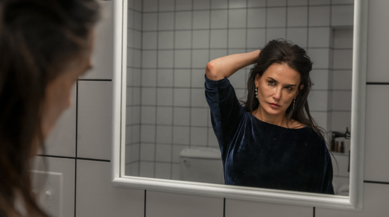 Közeleg Demi Moore visszatérése, itt A szer szinkronos előzetese kép