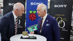 Elkészült az 50 milliomodik Raspberry Pi, személyesen a brit király csomagolta be kép