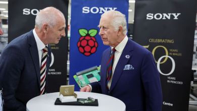 Elkészült az 50 milliomodik Raspberry Pi, személyesen a brit király csomagolta be