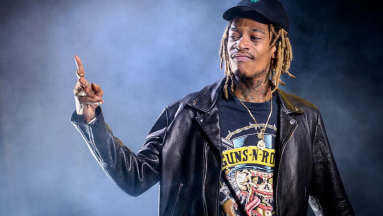 Wiz Khalifa letöltendő börtönbüntetést kapott, mert rágyújtott egy füves cigire a színpadon kép