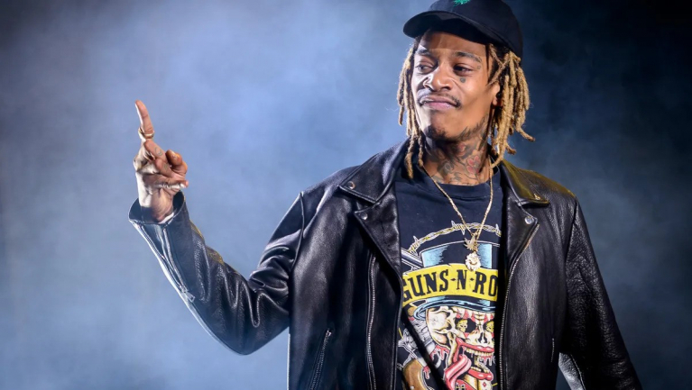 Wiz Khalifa letöltendő börtönbüntetést kapott, mert rágyújtott egy füves cigire a színpadon fókuszban