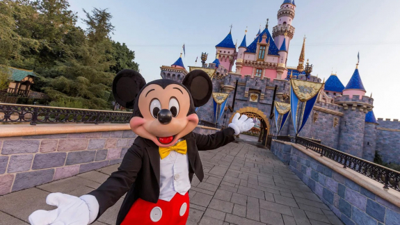 Óriási a visszhang, zuhan a Disney részvényárfolyama Jimmy Kimmel felfüggesztése miatt kép