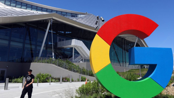 Rés tátongott a Google biztonsági rendszerén, telefonszámok szivároghattak volna ki kép