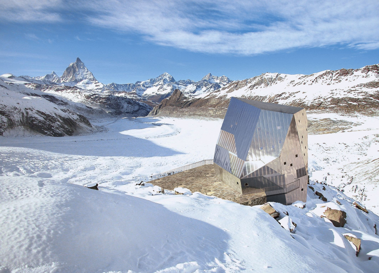 Az ikonikus Monte Rosa Hütte a svájci Alpokban. Forrás: Siemens