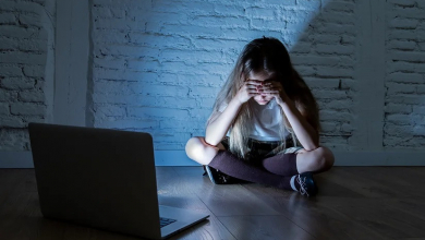 Kinek a felelőssége biztonságban tartani a gyerekeket online?