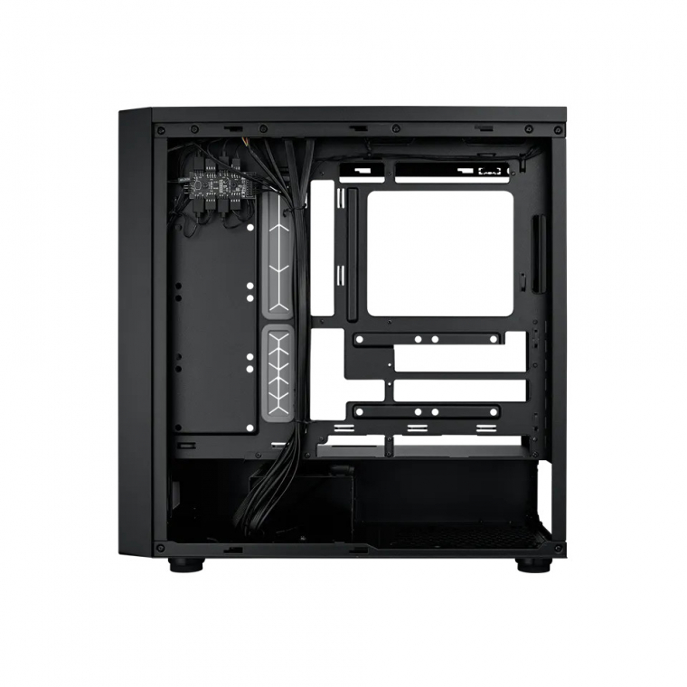 Egy példa arra, hogyan néz ki egy hátoldali csatlakozásokkal teleaggatott alaplapot fogadó számítógépház tálcája. A Cooler Master MasterBox 600 egyébként nem rossz, az 50 ezer Ft-os árcédula sem horrorisztikus, de érdemes megvárni a nyár végét a kínálat bővülése érdekében