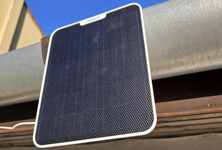 A Reolink Solar Panel 2 Type-C kábelen akár 6 wattal képes tölteni a kamerát
