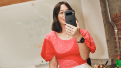Még be sem jelentette a Google a Pixel 9a mobilt, de egyesek már kicsomagolják, a kezükbe veszik és tesztelik kép