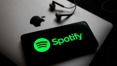 Az Apple végre beadta a derekát a Spotifynak, de azért odaszúrt neki kép