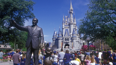 A Disney a streamingszolgáltatására hivatkozva kerülne el egy vidámparkos pert kép