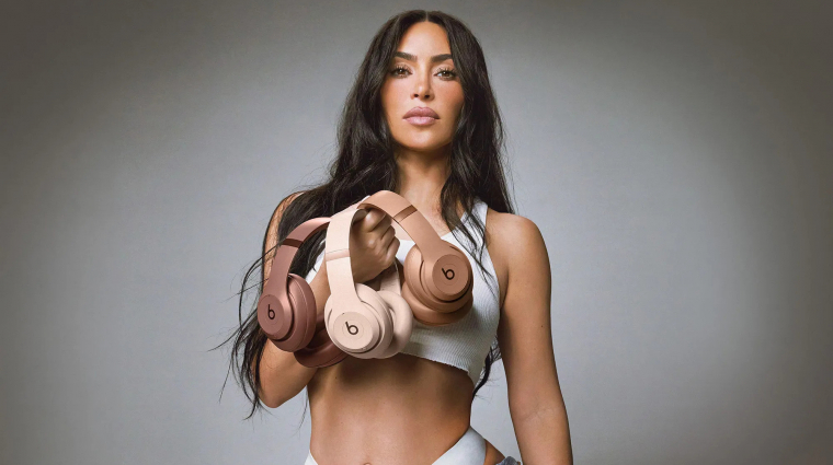 Kim Kardashian akarja eladni neked az új Beats fülhallgatókat kép