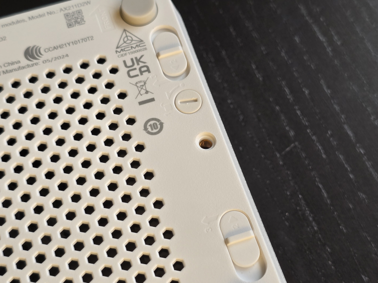 Nagyon könnyen szerelhető a NUC 14 Pro+, bár az is igaz, hogy túl sok mindent nem tudsz benne cserélni