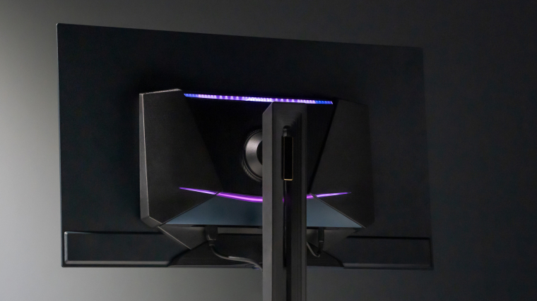 Gamermonitor, tehát a LED-csíkok nem maradhattak le