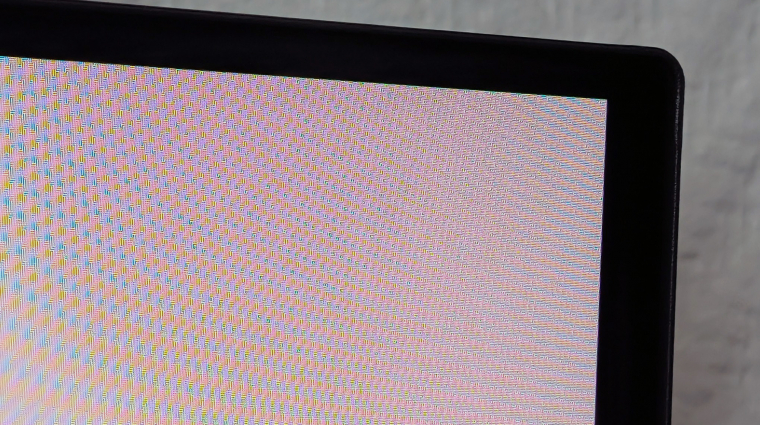 Az OLED túlélte a kínzást, az LCD könnyebben adta fel kép