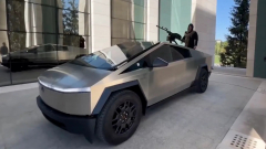 A Tesla távolról deaktiválhatta Kadirov Cybertruckját, mert azt a csecsen hadúr egy gépfegyverrel szerelte fel kép