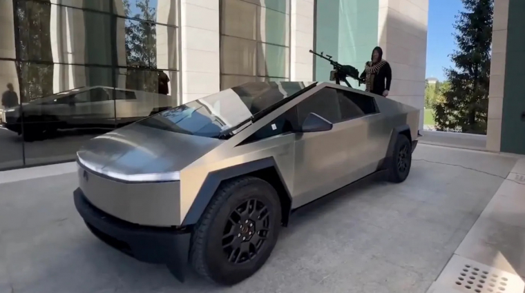A Tesla távolról deaktiválhatta Kadirov Cybertruckját, mert azt a csecsen hadúr egy gépfegyverrel szerelte fel kép