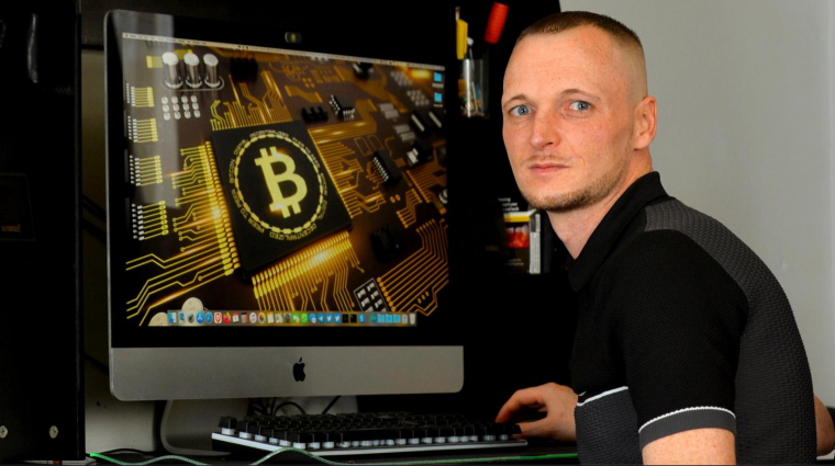 Pert indít az informatikus, akinek több mint 8 ezer Bitcoinja lapul egy kidobott merevlemezen kép