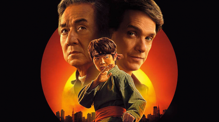 Ralph Macchio és Jackie Chan közösen edzik az új Karate kölyök főhősét, íme az első poszter bevezetőkép