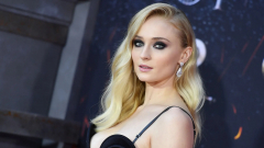 Sophie Turner: „Kit Haringtont megcsókolni egyszerűen undorító volt” kép