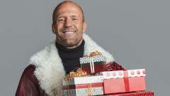 Jason Statham karácsonyi harckocsiparancsnoknak áll kép