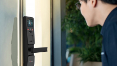Az Apple egy FaceID-n alapuló kaputelefonon dolgozik, okoszárakat oldhat fel kép