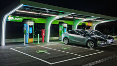 Több száz EV-töltővel lendítenek egyet az olasz e-mobilitáson kép