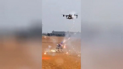 Futótűzként terjed a robotkutya és a drón harca - videó kép