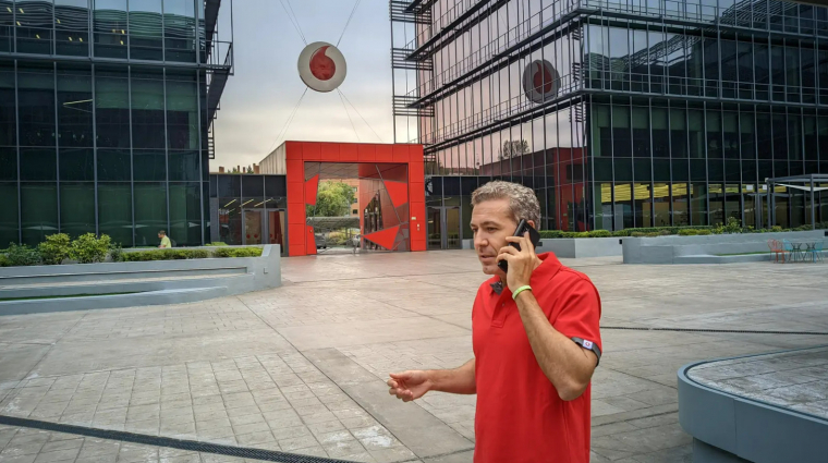 A világon elsőként a Vodafone valósította meg a műholdas videóhívását okostelefonról kép