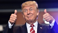 Egy furcsa hiba miatt Trump nevére cseréli a rasszista szót az iPhone kép