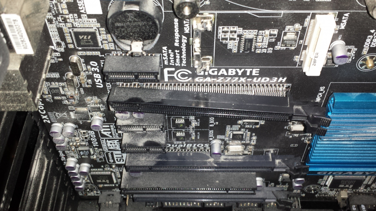Bár sok alaplapgyártó megerősíti a PCIe foglalatokat, ha nem figyelsz, könnyen kárt tehetsz bennük