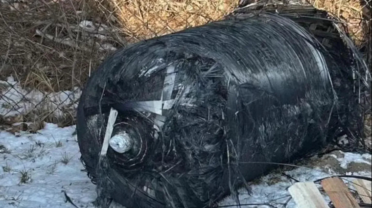 A SpaceX rakétájának maradványai egy lengyel ház kertjében és környékén csapódtak be kép