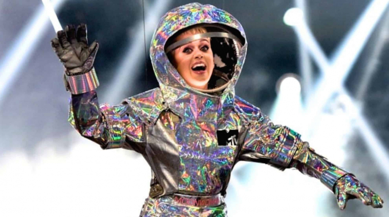Katy Perryt kilőtték a világűrbe, öt másik nővel együtt kép