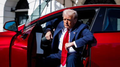 Donald Trump megemeli az európai autókat terhelő tarifákat kép