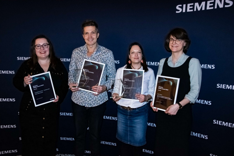A díjazottak az átadón (balról jobbra): Juhász Edina (GLAMOUR), Gyetván Csaba, Kis Judit (Forbes) és Radó Nóra (Qubit.hu)