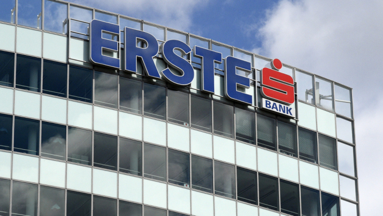 Az Erste Banknál többórás rendszerleállás jön, készülj az utalások szünetére fókuszban