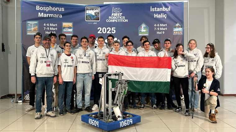 Kimagasló helyezést ért el a magyar diákcsapat a világ egyik legnagyobb robotikaversenyén kép