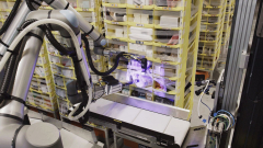 Itt az emberi munkaerő valódi kihívója - az Amazon új robotja nemcsak lát, de érez is kép