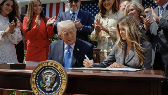 Trump aláírta a „Take It Down” törvényt: a deepfake és a bosszúpornó ellen lép fel az USA kép