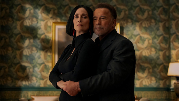 Arnold Schwarzenegger nem tud ellenállni Carrie-Anne Mossnak a FUBAR 2. évadában - berobbant az első trailer kép